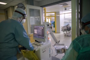 Κορονοϊός: Μίνι lockdown στις περιφέρειες Ιωαννίνων και Κοζάνης με μάσκες παντού - Ολα τα περιοριστικά μέτρα - εικόνα 2