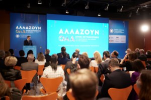 Στο νέο αρχαιολογικό μουσείο Χανίων ο Μητσοτάκης: Η συγκίνησή του για τη συλλογή των γονιών του [εικόνες] - εικόνα 4