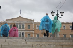 Κακοκαιρία: Κυκλοφοριακές ρυθμίσεις λόγω των έντονων φαινομένων - Πού έκλεισαν δρόμοι