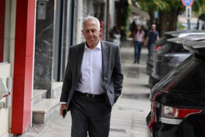ΣΥΡΙΖΑ: Το "φιλί της ζωής" για να πέσουν οι τόνοι - Σύστημα... ΚΚΕ για να "κοπούν" οι πικραμένοι στα κανάλια - εικόνα 3