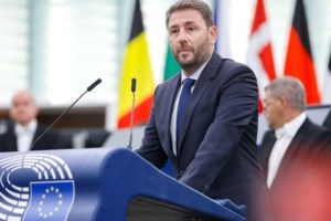 Predator: Στάλθηκαν 300 κακόβουλα sms σε 100 διαφορετικούς στόχους, λέει ο Μενουδάκος της Αρχής για τα Προσωπικά Δεδομένα