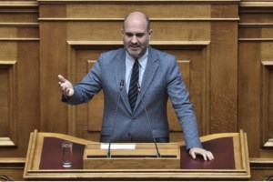 Η ΟΙΕΛΕ "αδειάζει" τον Μαρκόπουλο: Σκληρή λεκτική επίθεση σε εκπαιδευτικό μπροστά σε δεκάδες εμβρόντητους γονείς