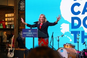 Reuters: Ο ΠΟΥ προβλέπει ετήσιο εμβολιασμό στις ευάλωτες ομάδες και κάθε 2 χρόνια για τον γενικό πληθυσμό - εικόνα 3