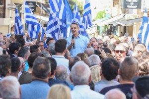 Ν. Ιωνία: Αρνήθηκαν να χαιρετήσουν τον Μητσοτάκη στο περίπτερο του ΣΥΡΙΖΑ - "Είστε της σχολής Βαρουφάκη βλέπω" [Βίντεο]