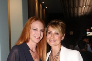 Χριστίνα Κοντοβά: Βόλτα στην Αθήνα με λευκό σορτς, μποτάκια και τη Christian Dior τσάντα που λατρεύουν οι fashionistas - εικόνα 7