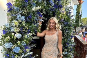 Κατερίνα Σπυροπούλου: Η Κωνσταντίνα Σπυροπούλου ποζάρει με την κούκλα αδελφή της - εικόνα 5