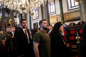 Με τους υπερασπιστές του Αζόφσταλ επιστρέφει από την Τουρκία ο Ζελένσκι [εικόνες] - εικόνα 4