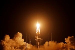 Κουβαρντάς... η ΝΑΣΑ: Πληρώνει ένα δολάριο σε τέσσερις εταιρείες για να φέρουν χώμα από τη Σελήνη