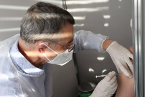 Θεμιστοκλέους: Γίνονται πλέον 70.000 εμβολιασμοί την ημέρα για όλες τις δόσεις - εικόνα 2