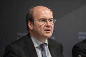 Επίθεση Χατζηδάκη σε Τσίπρα: Ξυπνάτε με το ψέμα, κοιμάστε με το ψέμα - Δεν προσχωρώ στο δόγμα του Αγίου Δημοσίου