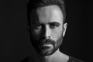 Δημήτρης Χανιώτης: Έπαθα κατάθλιψη μετά τη διάλυση των ONE - Δούλευα σε συνεργείο αυτοκινήτων [βίντεο]