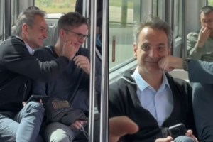 Μητσοτάκης στο TikTok: Τα ντολμαδάκια κέρασμα και η κοπάνα για να δει τον Γκάλη στο "Παλέ Ντε Σπορ"