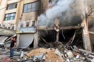 Ισραηλινά τανκς στις παρυφές της πόλης της Γάζας - Αποκλείστηκε ο δρόμος που συνδέει το βόρειο με το νότιο τμήμα