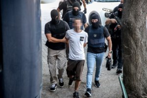 Ισχυρή έκρηξη σε συνεργείο στη Λάρισα: Στις φλόγες το κτίριο - Τρεις τραυματίες στο νοσοκομείο - εικόνα 4