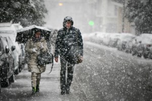 Ιστορική χιονοθύελλα στις ΗΠΑ: Χάος στους δρόμους, χωρίς ρεύμα πάνω από 90.000 νοικοκυριά στη Βοστώνη [Εικόνες] - εικόνα 2