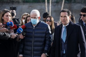 Η πρώτη αντίδραση του Γιάννη Μπέζου μετά τα όσα είπε ο Πέτρος Φιλιππίδης: "Σας παρακαλώ, έλεος"