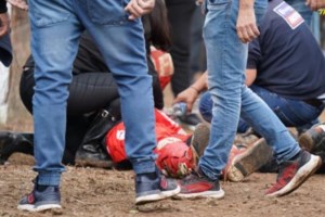 Γιαννιτσά: "Κάντε τον σταυρό σας να σωθεί το παιδί" - Συγκλονίζει ο πατέρας του 27χρονου τραυματία στον αγώνα motocross [Βίντεο]