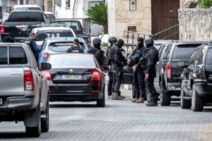 "Βροχή" οι μπαλωθιές σε γλέντι στην Κρήτη παρά τις ανακοινώσεις Χρυσοχοΐδη