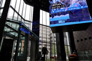 Σε ετοιμότητα το οικονομικό επιτελείο για τις επιπτώσεις από τους δασμούς Τραμπ