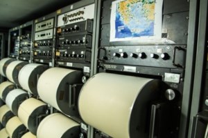 Η στιγμή που ο σεισμός χτυπά τα Ιωάννινα και νταλίκα ταρακουνιέται από τα 5,3 Ρίχτερ [βίντεο]