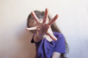 13χρονοι επιχείρησαν να ληστέψουν συνομήλικους- Μετά τη σύλληψη, τους άφησαν ελεύθερους, αλλά υπό επιτήρηση