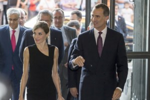 Ένας διαφορετικός δισεκατομμυριούχος: Ο σεΐχης του Ντουμπάι κάνει βόλτες ινκόγκνιτο στο μετρό του Λονδίνου [εικόνες - βίντεο] - εικόνα 2