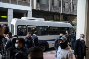 Καταδίωξη στο Πέραμα: Επιβεβαίωση των αστυνομικών της ΔΙΑΣ- Ο 20χρονος Ρομά που πυροβολήθηκε οδηγούσε το αυτοκίνητο [εικόνες] - εικόνα 2