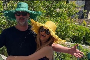 Δέσποινα Βανδή: Με απίθανο slip dress στην Επίδαυρο - Τα κοσμήματα και τα διακοσμημένα σανδάλια - εικόνα 6