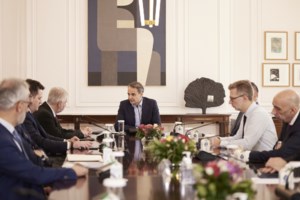 Ο μοιραίος σταθμάρχης, οι αιχμές Γεραπετρίτη και οι δημοσκοπήσεις - Μόνο το 8% του χρεώνει την ευθύνη