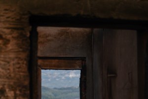 Σκοτείνιασε ο ουρανός στην Αττική - Δυνατή βροχή και χαλάζι σε Φθιώτιδα και Καβάλα: Φωτιά στην Αταλάντη από κεραυνό - εικόνα 5