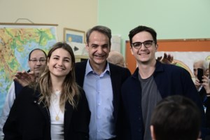 Ελένη Μενεγάκη: Ψήφισε στο ίδιο εκλογικό κέντρο με τον Μητσοτάκη - "Με ρώτησαν πού ήμουν εγώ" - εικόνα 2