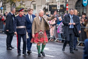 Τέλος ο πρίγκιπας Χάρι: Ο Κάρολος "ξηλώνει" τον γιο του από τo παλάτι με συνταγματική μεταρρύθμιση - εικόνα 2