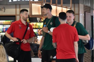 Το… αραβικό καλωσόρισμα σε Ολυμπιακό και Παναθηναϊκό στο Άμπου Ντάμπι [βίντεο]