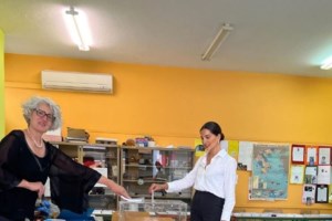 Σίσσυ Χρηστίδου: Ψήφισε στη Θεσσαλονίκη - Με λιτό ντύσιμο και... μήνυμα σε όλους τους ψηφοφόρους [εικόνες]