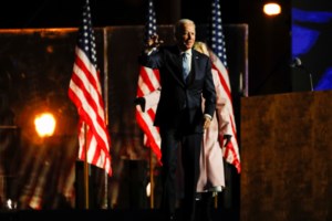 Εκλογές ΗΠΑ 2020: Οι ψηφοφόροι του Μπάιντεν χορεύουν - Οι υποστηρικτές του Τραμπ πήραν τα όπλα [εικόνες] - εικόνα 3