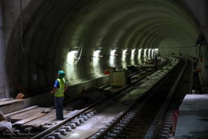 Απίστευτο περιστατικό στο μετρό στο Μοναστηράκι: Γυναίκα ψέκασε με σπρέι πιπεριού μέσα σε βαγόνι