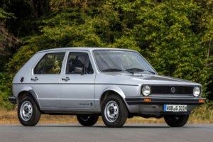 Στέφανος Τσιτσιπάς: Το απίστευτο δώρο των 240.000 ευρώ στον πατέρα του - Μια Aston Martin 707 ίππων - εικόνα 2