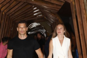 Δημήτρης Φιντιρίκος: Οι συγκινητικές εικόνες διάσωσης εγκαταλελειμμένων ζώων από τη φωτιά στη Μάνδρα