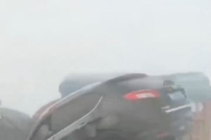 Νεκροί και τραυματίες σε τρομακτική καραμπόλα που προκάλεσε ανεμοθύελλα στο Ιλινόις