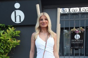 Εντυπωσίασε η Φαίη Σκορδά: Η chic εμφάνιση με το μαύρο φόρεμα σε πάρτι [Εικόνες]