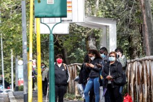 Ο κορονοϊός τρομάζει: 91 νεκροί στη χώρα μέσα σε μόλις 15 μέρες - "Καμπανάκι" για τη χώρα το lockdown της Κοζάνης