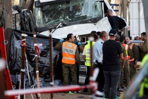 Τελ Αβίβ: Ένας νεκρός και δεκάδες τραυματίες από πιθανή τρομοκρατική επίθεση - Φορτηγό έπεσε σε στάση λεωφορείου - εικόνα 6