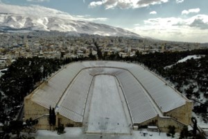 Ο εθελοντής με το θηριώδες τζιπ που απεγκλώβισε πάνω από 200 οχήματα στην Αττική Οδό [βίντεο]