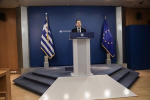 Σταϊκούρας: Θα βοηθήσουμε περισσότερο τους εποχικούς - Εγγυημένα τα αναδρομικά στους συνταξιούχους