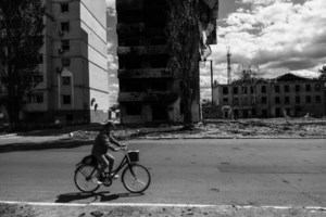 Πόλεμος στην Ουκρανία: Η ζωή επιστρέφει στην κατεστραμμένη Μαριούπολη - Χωρίς νερό αλλά με τον... Πούτιν σε γιγαντοοθόνες - εικόνα 11