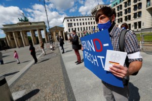 Μακρόν και Μέρκελ προτείνουν ευρωπαϊκό ταμείο ανάκαμψης ύψους 500 δισ. ευρώ