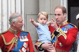 O γουρλής πρίγκιπας Τζορτζ στο Γουέμπλεϊ: Μικρογραφία του πατέρα του με κοστούμι και γραβάτα - εικόνα 12