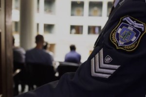 Σύλληψη δεύτερου αστυνομικού της Βουλής: Αλληλομηνύθηκε με την πρώην σύζυγο - Τέθηκε σε διαθεσιμότητα, χωρίς οπλισμό