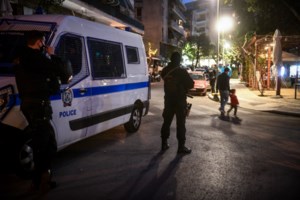 "Κάνουν σεξ στις πιλοτές": Πάρτι στο Τwitter με τη viral ατάκα κατοίκου της Κυψέλης