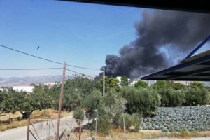 Ασπρόπυργος: Εικόνες καταστροφής από τη φωτιά σε αποθήκη ξυλείας - Στάχτη και αποκαΐδια  [Εικόνες - Βίντεο]